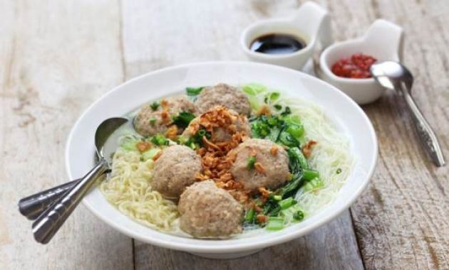 Mie Ayam & Bakso Mba Yati: Rasa yang Menghangatkan Jiwa di Jantung Cilacap